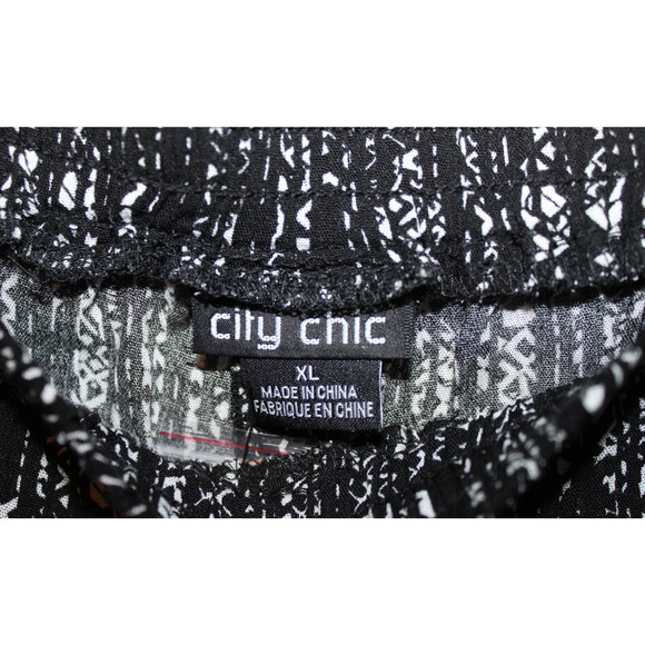 NWT City Chic Scoop Print Shorts Black White XL Women's Plus Size 22 Beachy - Picture 6 of 13